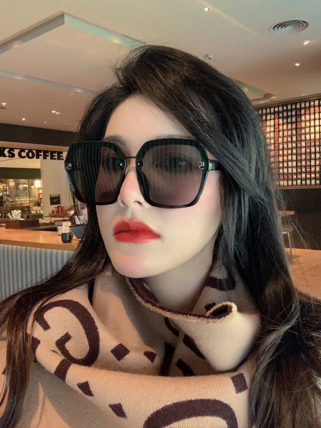 Chanel's official early spring new arrivals, the same large-framed Chanel sungla Chanel's official early spring new arrivals, the same large-framed Chanel sungla