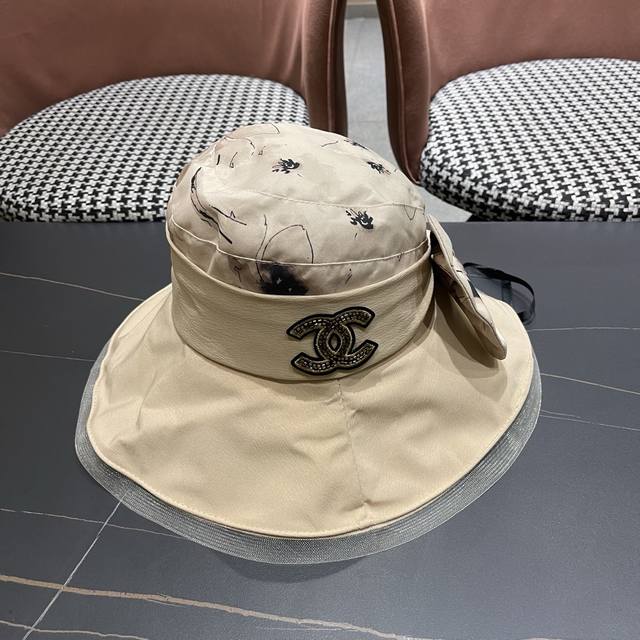 Chanel New Spring/Summer Sun Hat for Women, UV Protection and Sunscreen Hat Styl Chanel New Spring/Summer Sun Hat for Women, UV Protection and Sunscreen Hat Styl