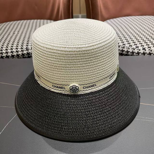 Chanel's new small Chanel-style densely woven resort-style bucket hat with color Chanel's new small Chanel-style densely woven resort-style bucket hat with color