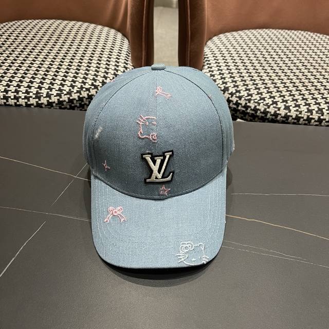 Baseball Cap/Bucket Hat. A very popular Louis Vuitton bucket hat, simple, stylis