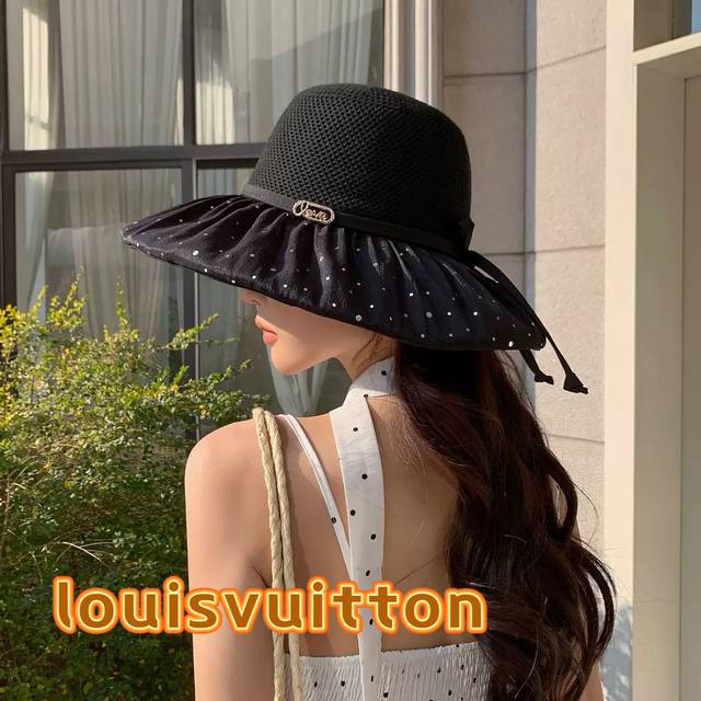 Louis Vuitton Summer New Women's Outdoor Sun Hat Polka Dot Seersucker Sun Hat Fa