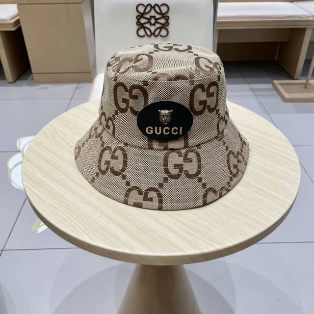 Baseball Cap/Busty Hat. Original quality Gucci baseball cap, new arrival from th