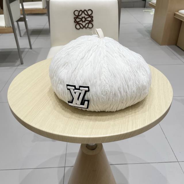 Louis Vuitton 2025 New Japanese Retro Simple Versatile Pleated Beret Flat Top Ha