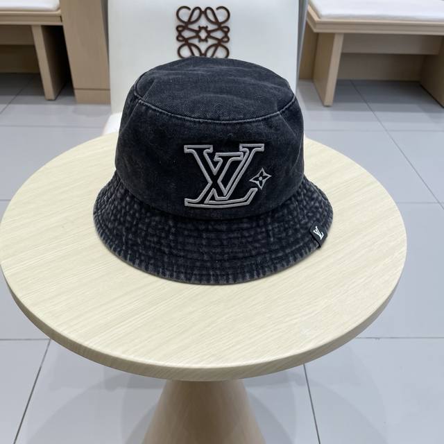 Louis Vuitton (LV) denim bucket hat, a style you can wear for many years, fashio