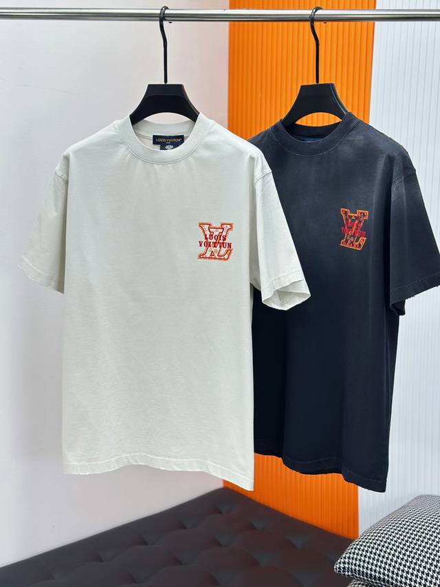驴家26Ss新款重工洗水圆领短袖 面料采用320G 100%纯棉双纱面料 同缸定染特种加粗32支双股1X1螺纹克纯棉面料，保证舒适性同时透气冰爽的同时又不透底！