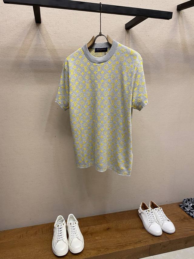 p2701V, Monogram Color Block Wool Short-Sleeve Shirt. Made of 68% combed cotton