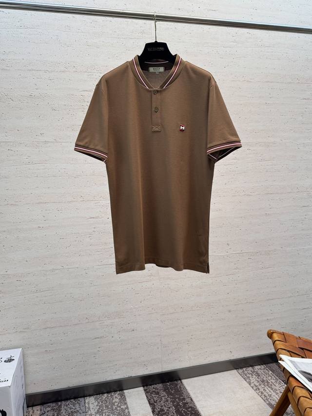 Bally26Ss春夏男士短袖polo 胸前标志性Logo徽标 整体非常的轻商务休闲！！客供珠地棉面料，上身轻盈舒适顺滑 到手绝对让你觉得物有所值的一件单品！！