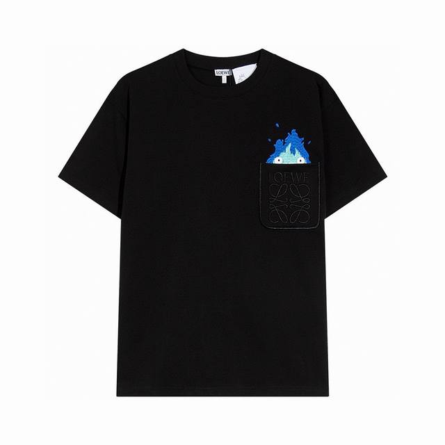 高端品质 Loewe 罗意威卡西法火焰口袋刺绣Logo圆领短袖，高克重原版洗水面料，洗水完280G重，原版工艺，宽松版型，男女同款。 尺寸： S M L Xl