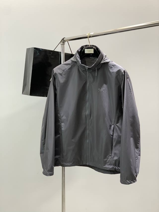 Arcteryx 始祖鸟，2026春季Aw新品，时尚休闲连帽外套，专柜同步有售，原单狠货，进口原版面料，工艺极度复杂，视觉相当雅致时髦，高贵而优雅，从主体面料到