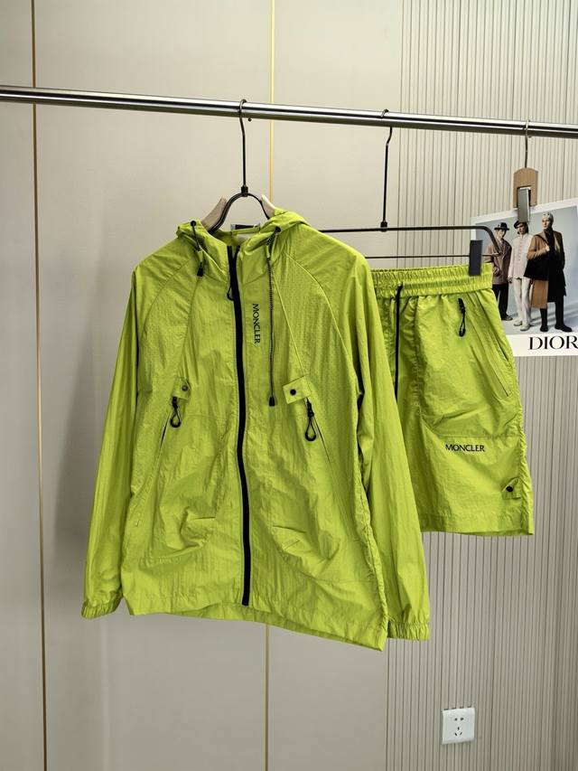 Moncler 2020 Spring/Summer Classic Sun Protection Set. This ultra-soft, stylish,