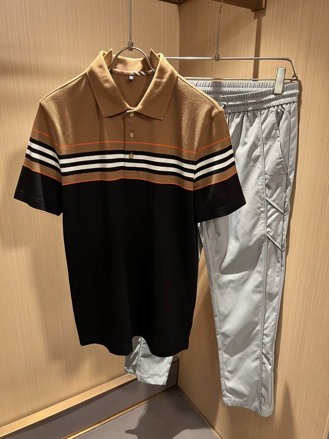Bur*Erry 巴*莉 2026春夏新款男士短袖polo衫，品牌最新设计元素！既不单调也不复杂,恰到好处的展现品味！客供顶级定制珠地棉面料！舒适吸汗透气根本不