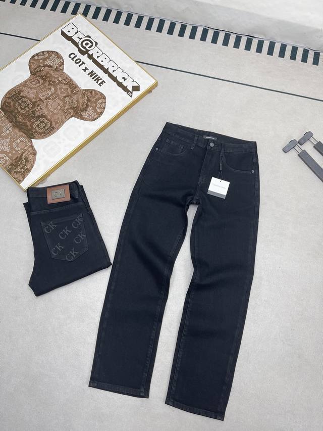 230人气爆款！新品Calvin Klein Ck 恒隆在售商务休闲精梳弹力牛仔裤 ！同步在售，售价高达万元级， 阿玛尼家今年最新精梳弹力牛仔面料！触感极致细腻