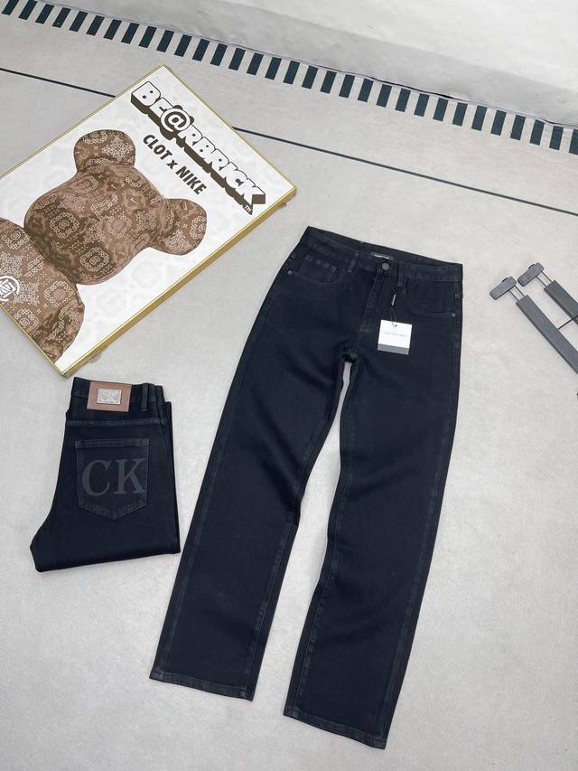 230人气爆款！新品Calvin Klein Ck 恒隆在售商务休闲精梳弹力牛仔裤 ！同步在售，售价高达万元级， 阿玛尼家今年最新精梳弹力牛仔面料！触感极致细腻