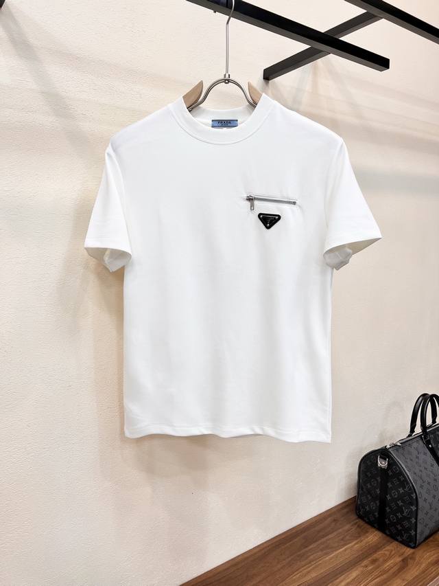 Prada. 2026 Spring/Summer Men's Crew Neck Short Sleeve T-Shirt, available in sto