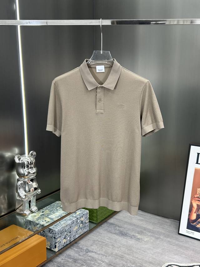 巴宝莉 2026Ss春夏新款首发专柜最新polo衫 高端订制 设计前卫时尚！品牌Logo重工艺设计 高端定制丝光珠地面料.手感柔软.穿着舒适.专柜级别精致车线.