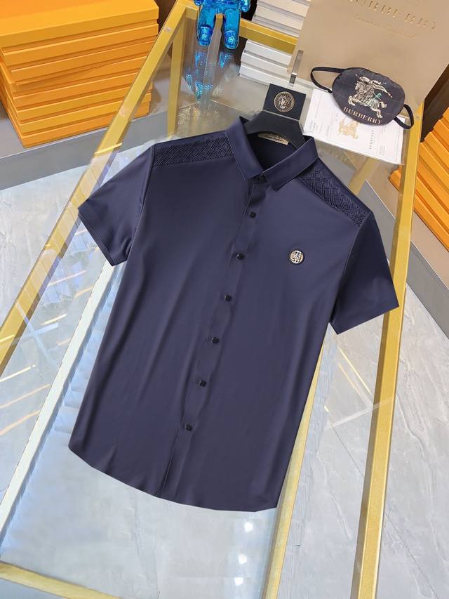 A must-have for high-end business professionals from Burberry! This casual busin A must-have for high-end business professionals from Burberry! This casual busin