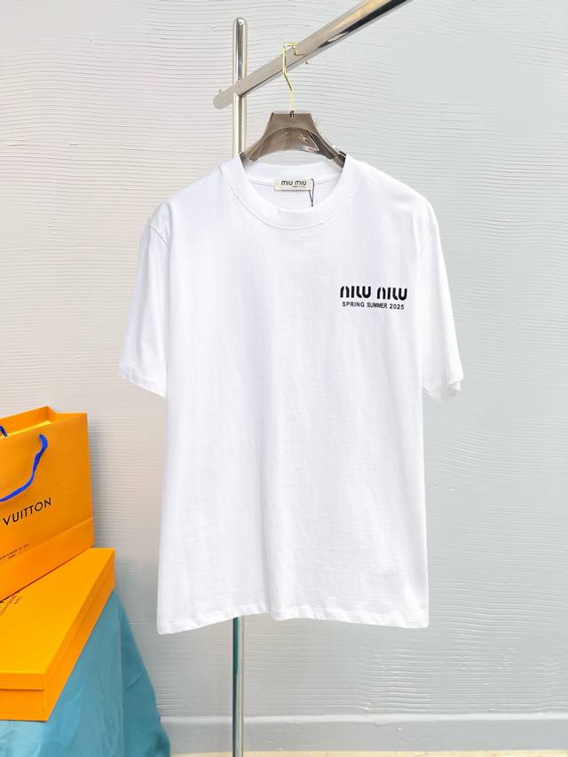 Miu Miu, all tags complete. Newest 2026 Summer style short-sleeved T-shirt, avai