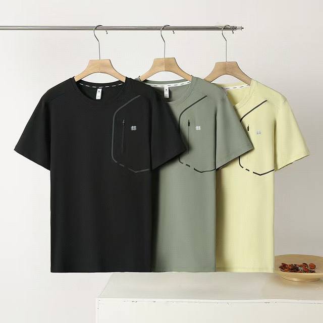 科隆Kolon Sport26新款T恤面料使用260克轻薄速干珠地棉 ，细长纤维吸汗透气 速干降温 持续冰凉 有效反射紫外线 胸口压胶隐藏拉链口袋。 腋下设计一