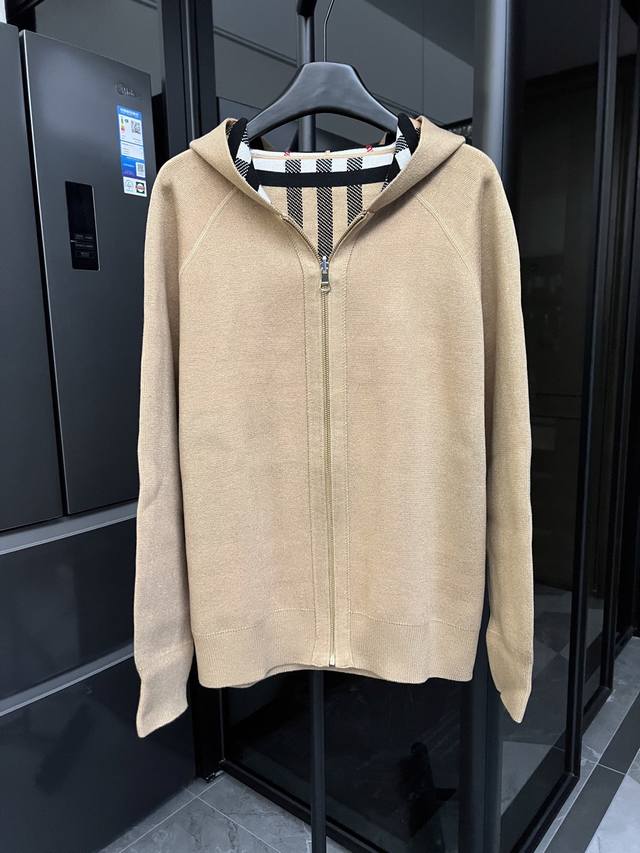 The next day, I bought a Burberry 24Fw reversible hooded jacket in khaki with a