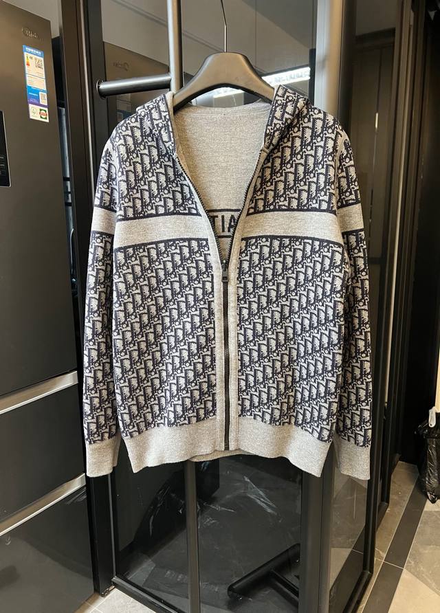 The next day, I bought a Dior 25Fw Oblique monogram cashmere reversible coat in