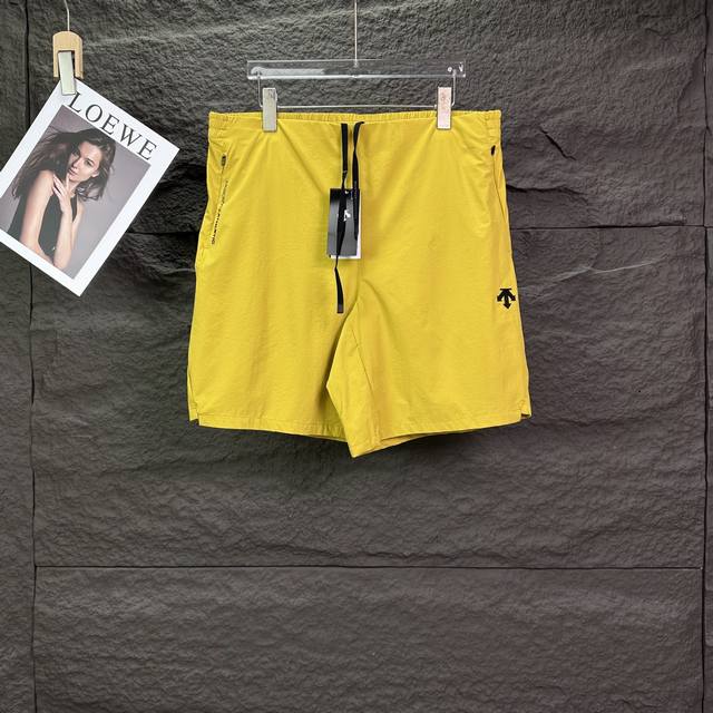 Descente 2026 New Zipper Pocket Classic Letter Badge Couple Shorts (High Version