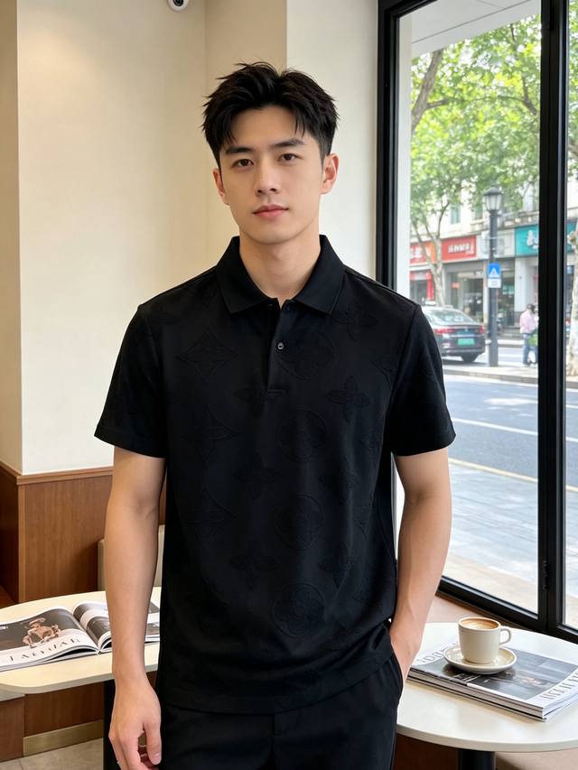 Louis Vuitton路易威登砸锅卖铁都要上的新款新款原单男士休闲短袖。高端定制 高版本 时尚百搭爆款原版进口面料 手感超柔软细腻 穿着亲肤舒适 高端精品