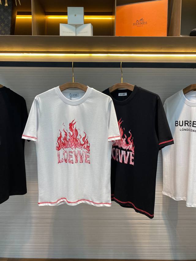 Lw26Ss春夏新款平纹针织棉布撞色明线圆领短Tee，男女同款时尚火焰标识图案印花休闲短袖T恤衫！贸易公司渠道稀出，同步官网发售！一款集时尚元素与高品质面料于一