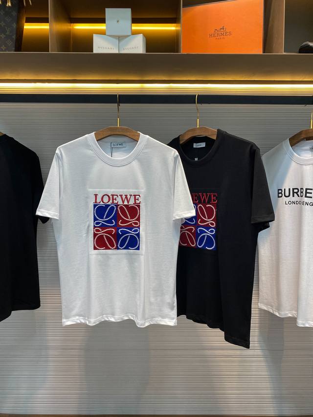 Lw26Ss春夏新款平纹针织棉布基础圆领短Tee，男女同款时尚红蓝格纹徽标图案刺绣休闲短袖T恤衫！贸易公司渠道稀出，同步官网发售！在时尚的舞台上，总有一些单品能