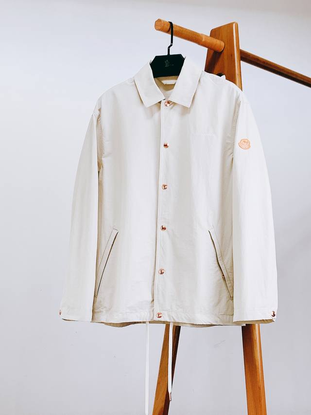 Moncler 蒙口 2026Ss早春新品 教练夹克 .越南代工的品质贸易货.， 生产工艺特别复杂的一款夹克 26款最新款教练夹克，夏季最适合穿着的教练夹克..