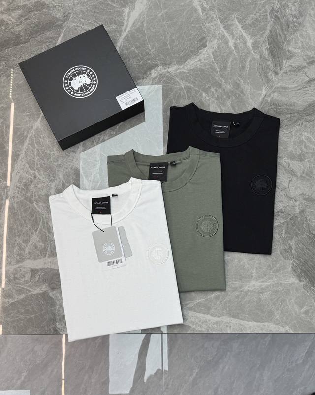 Canada Goose gift box original T-shirt. Unisex, made of high-quality pure cotton
