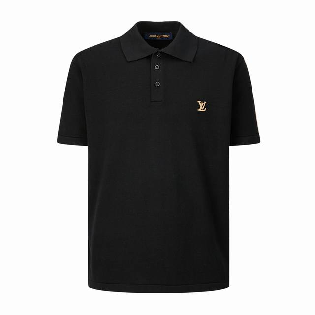 Louis Vuitton 刺绣皮标针织polo衫 面料：采用100%绵纱。 辅料：皮标采用牛皮切割复合-油边工艺。 辅料：纽扣采用珠光纽扣，面上激光刻字标识。