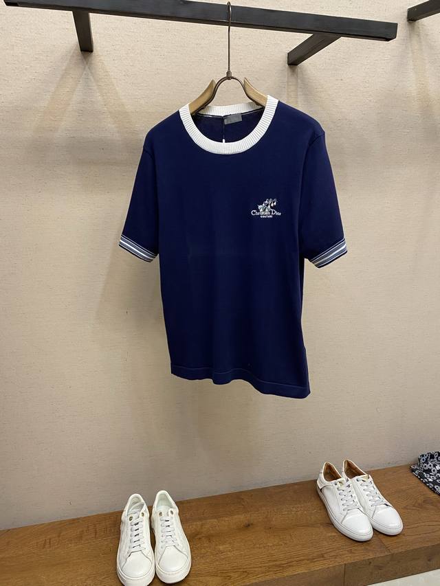 Dior，25Ss撞色圆领铃兰花刺绣棉质短袖 正品10539购入，40支双股精梳棉纱，采用进口织机Santonll14针，进口刺绣，毛料酵洗，定制1：1商标，合