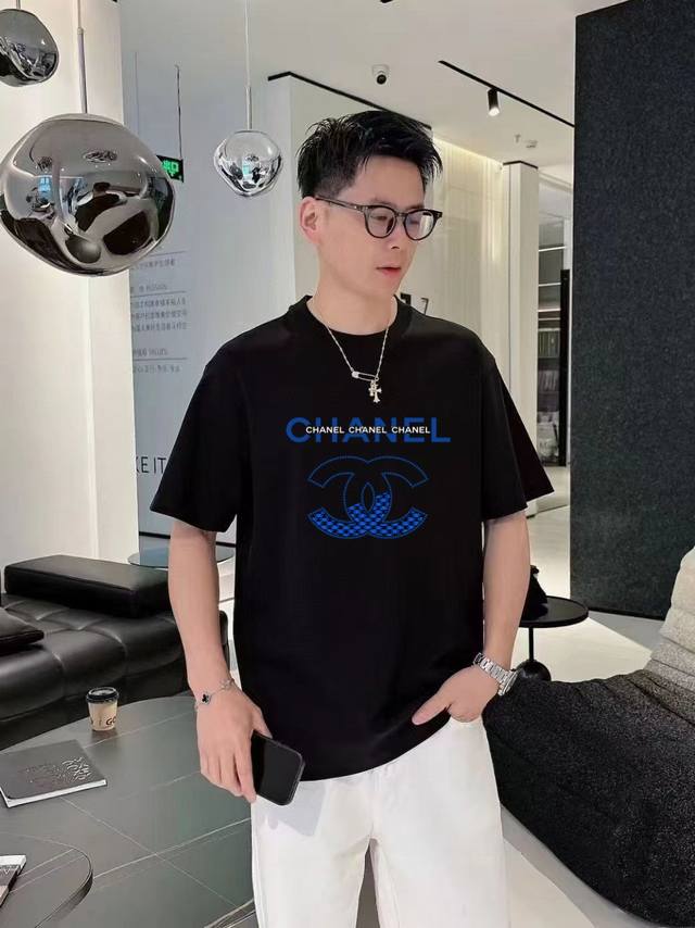 Chanel Short-Sleeve Collection Season: Spring/Summer 2020 Colors: Black, White, Chanel Short-Sleeve Collection Season: Spring/Summer 2020 Colors: Black, White,