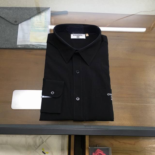 New Chanel Shirt... Spring/Summer 2026 Classic Long-Sleeve Shirt! 's high-end fa New Chanel Shirt... Spring/Summer 2026 Classic Long-Sleeve Shirt! 's high-end fa