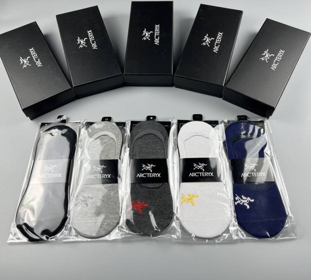 Arc Teryx 始祖鸟 春季新品、火爆款、纯棉质量、穿着舒适透气性强，一盒5对入隐形袜