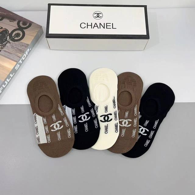 A box of 5 pairs of Chanel classic socks, high-quality pure cotton, soft and sup A box of 5 pairs of Chanel classic socks, high-quality pure cotton, soft and sup