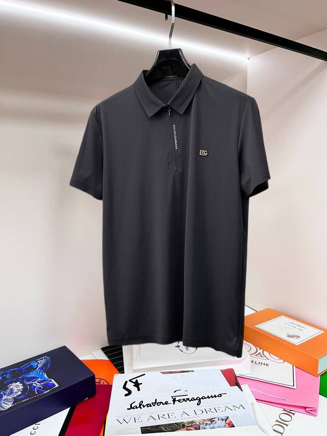 Dolce & Gabbana (D&G) - A must-have for high-end business professionals! Seamles