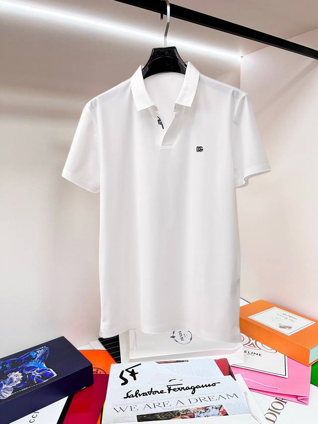 Dolce & Gabbana (D&G) - A must-have for high-end business professionals! Seamles