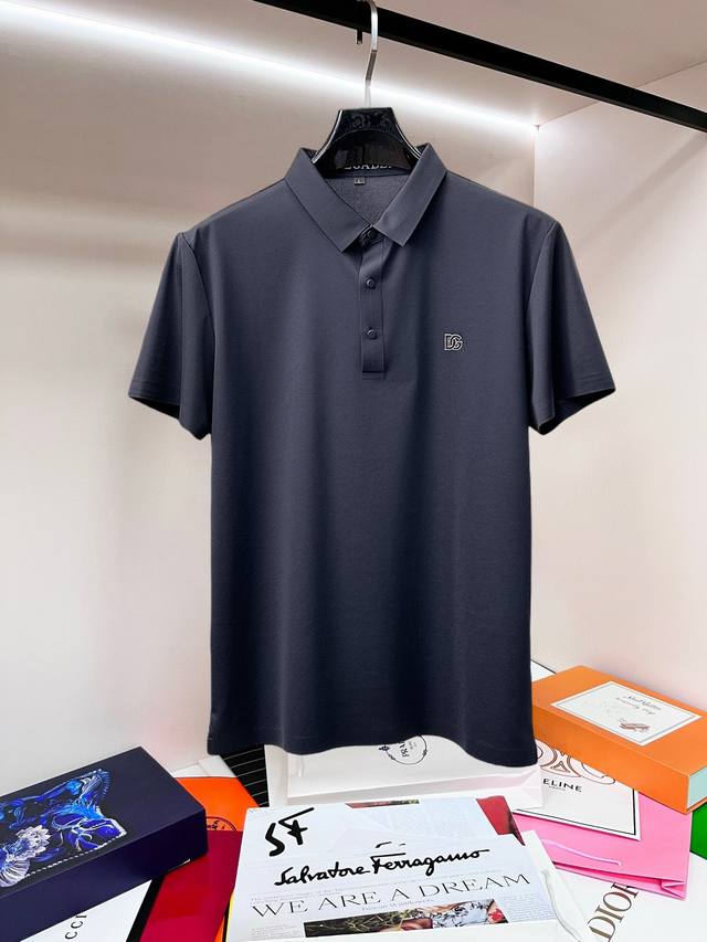 Dolce & Gabbana (D&G) - A must-have for high-end business professionals! Seamles