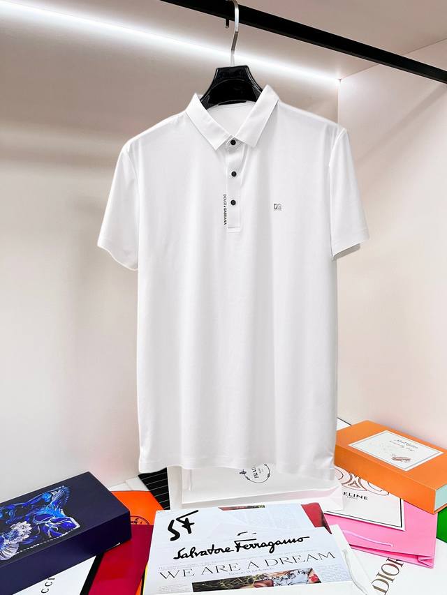Dolce & Gabbana (D&G) - A must-have for high-end business professionals! Seamles