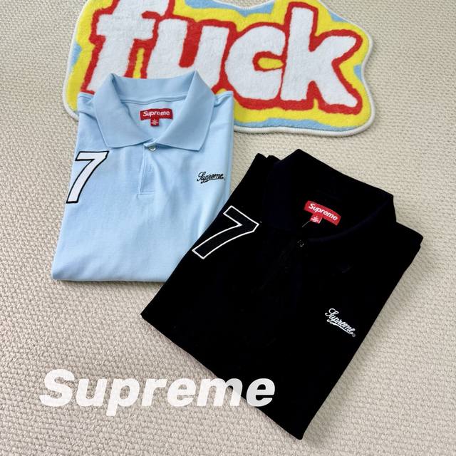 Supreme 设计七号刺绣图案短袖polo衫 男女同款 颜色： 黑色，浅蓝色 尺码：S-Xl 衣长 胸围 肩宽 袖长 S 68 114 48.6 26.5 M