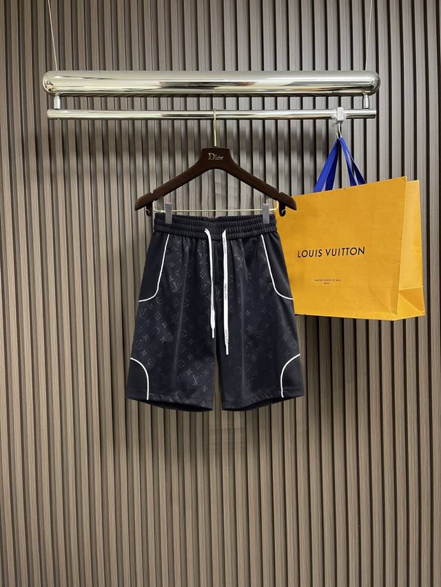 Lv 2025 Summer New Men's Casual Shorts, all tags complete. Made with high-end cu