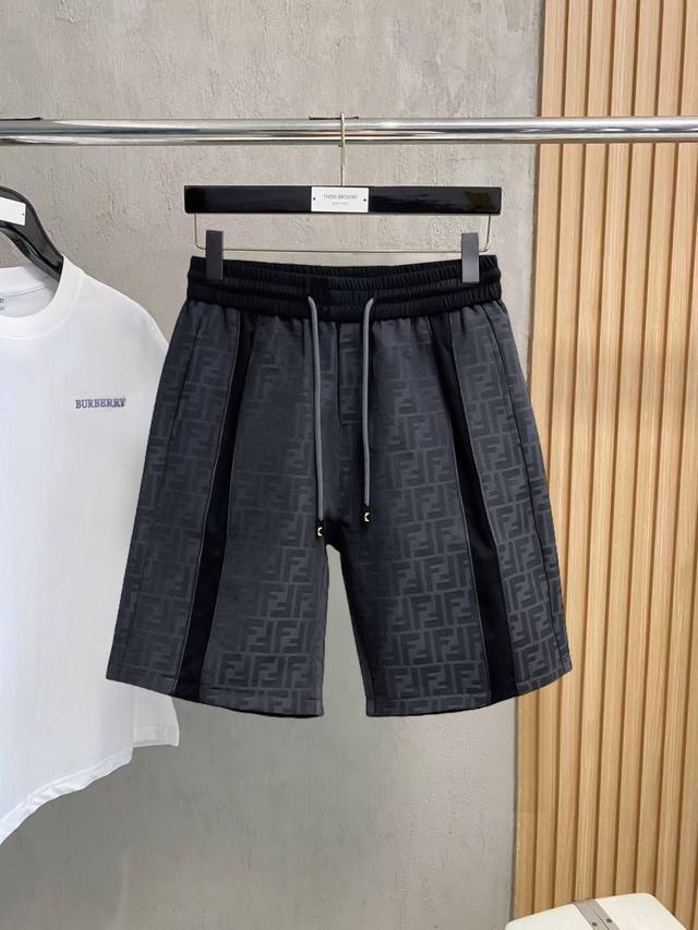 Fendi 2026 Summer New Men's Casual Shorts, complete with all three labels. Made
