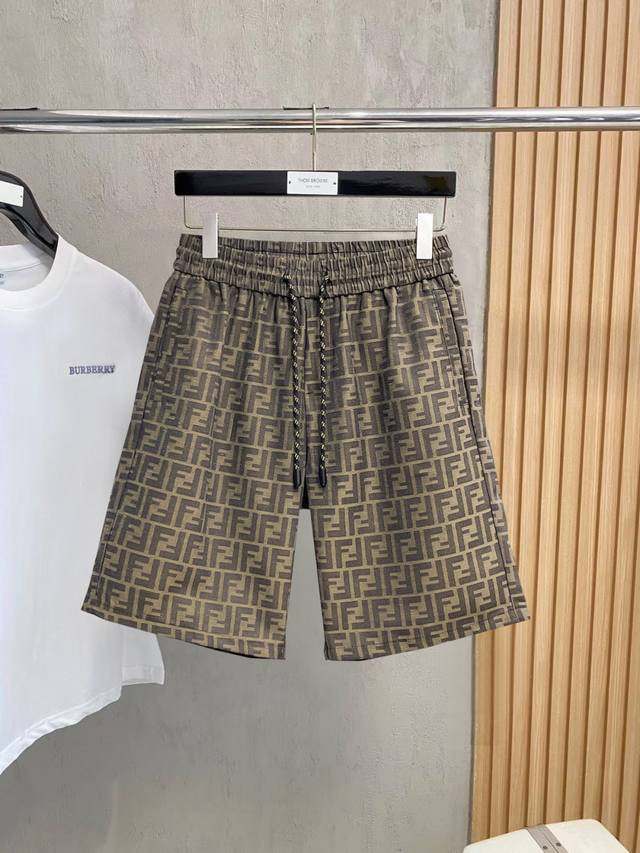 Fendi 2026 Summer New Men's Casual Shorts, complete with all three labels. Made
