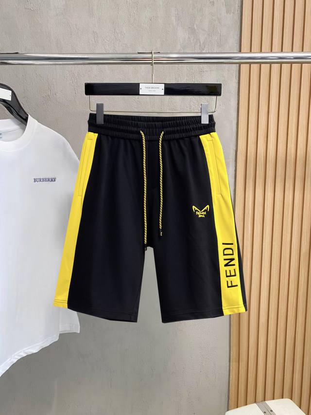 Fendi 2026 Summer New Men's Casual Shorts, complete with all three labels. Made