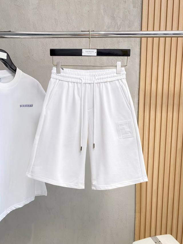 Fendi 2026 Summer New Men's Casual Shorts, complete with all three labels. Made