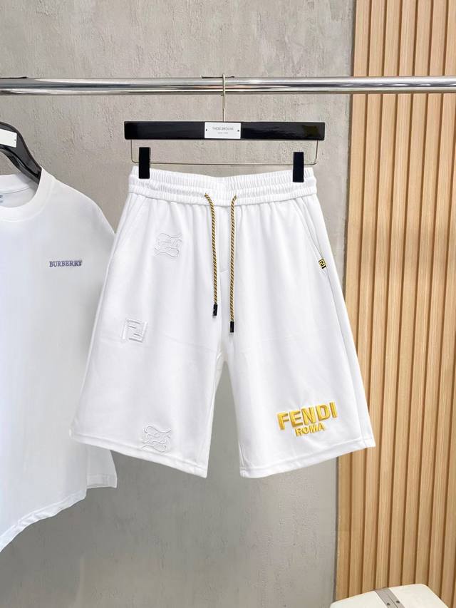 Fendi 2026 Summer New Men's Casual Shorts, complete with all three labels. Made