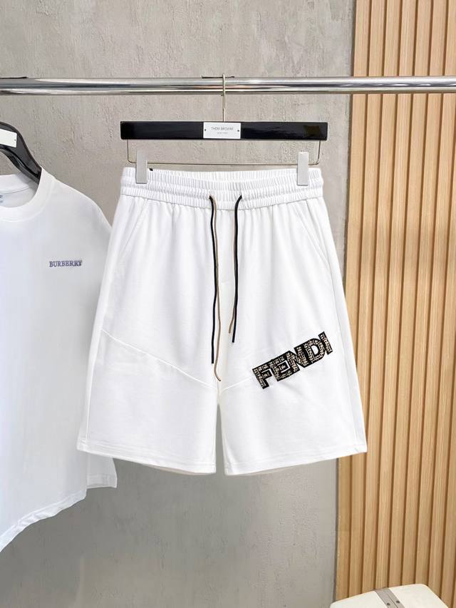 Fendi 2026 Summer New Men's Casual Shorts, complete with all three labels. Made
