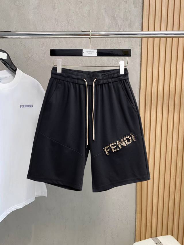 Fendi 2026 Summer New Men's Casual Shorts, complete with all three labels. Made