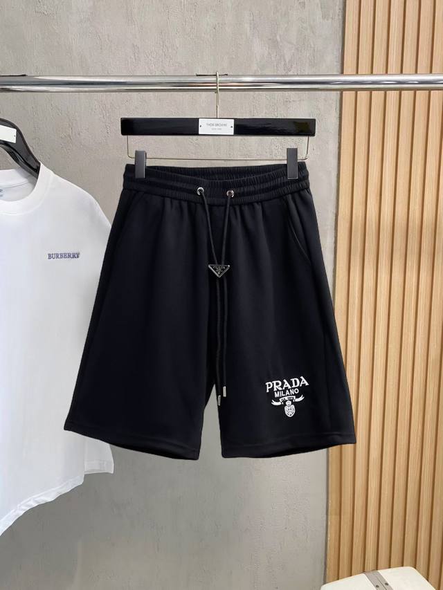 Prada 2026 Summer New Men's Casual Shorts, complete with all three labels. Made